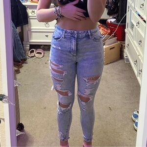 AMERICAN EAGLE JEANS